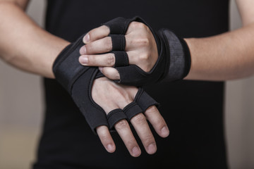 Reasons why you should invest in weightlifting gloves