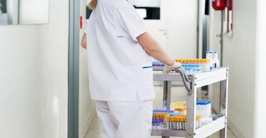 Advantages of Having A Medical Cart for Your Medical Uses