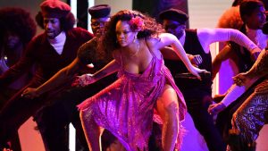Rihanna does gwara gwara dance